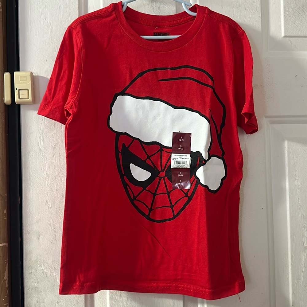 MARVEL SPIDER-MAN SANTA/HOLIDAY TEE: RED: NEW WITH TAGS: SIZE S (6/7)